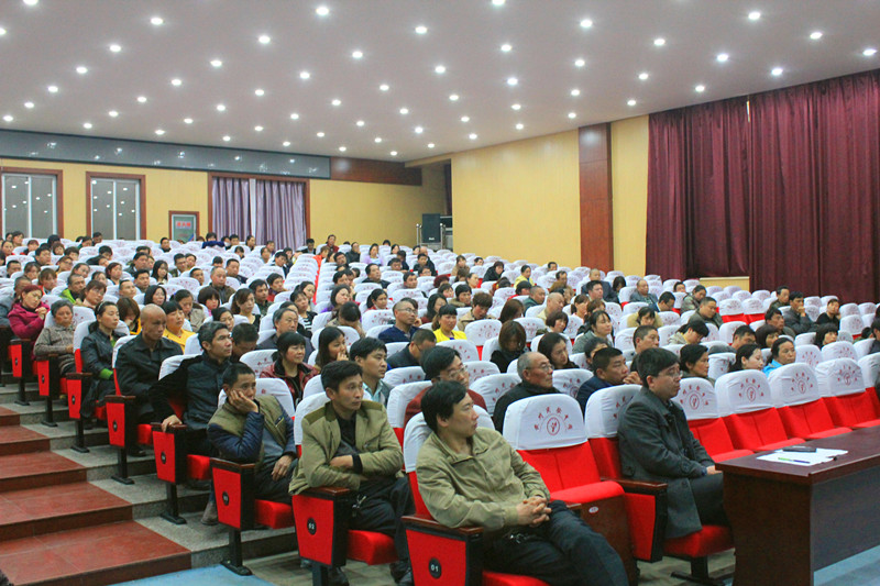 我校召开高二年级学生家长会和班级家长会