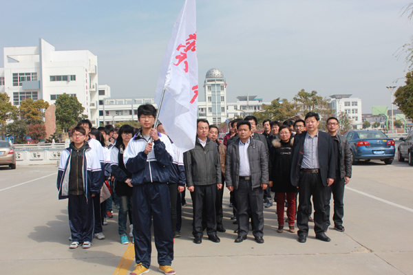 缅怀革命先烈 弘扬民族精神——清明祭扫活动